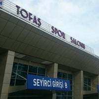 รูปภาพถ่ายที่ Tofaş Spor Salonu โดย Semih C. เมื่อ 4/9/2016