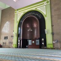 Photo taken at Assyakirin Mosque by Mohd Q. on 3/8/2017