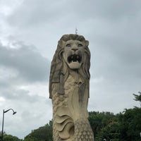 Photo taken at Sentosa Merlion by Mohammad Souffi I. on 12/13/2019