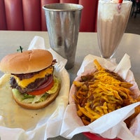 Photo taken at Jeffrey&amp;#39;s Hamburgers by Andrew P. on 9/15/2021