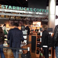 Das Foto wurde bei Starbucks von Gigliola L. am 5/14/2013 aufgenommen