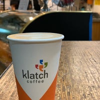Foto tirada no(a) Klatch Coffee por MBR . em 1/22/2019