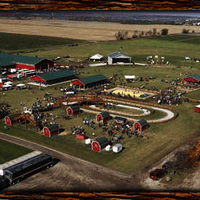 รูปภาพถ่ายที่ Stade&amp;#39;s Farm &amp;amp; Market โดย Stade&amp;#39;s Farm &amp;amp; Market เมื่อ 5/11/2015
