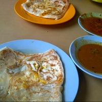 Photo taken at L.K Maju Restaurant by Alfan Y. on 12/2/2012
