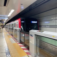 Photo taken at Hibiya Line Hatchobori Station (H12) by keiyo201 on 9/25/2022