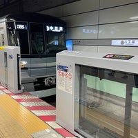 Photo taken at Hibiya Line Hatchobori Station (H12) by keiyo201 on 8/17/2022