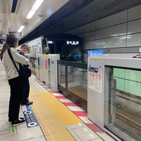 Photo taken at Hibiya Line Hatchobori Station (H12) by keiyo201 on 10/23/2022