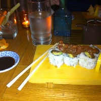 รูปภาพถ่ายที่ Sushi Yawa โดย Elizabeth S. เมื่อ 10/6/2012