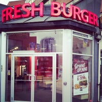 Das Foto wurde bei Fresh Burger von Fresh Burger am 5/13/2015 aufgenommen