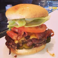 5/13/2015 tarihinde Fresh Burgerziyaretçi tarafından Fresh Burger'de çekilen fotoğraf