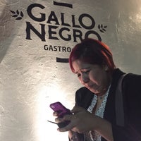 รูปภาพถ่ายที่ Gallo Negro Gastro-Pub โดย Maria Isabel E. เมื่อ 11/13/2015