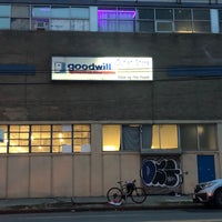 Goodwill Outlet Store - Tienda de artículos de segunda mano/vintage en  Sunnyside