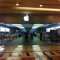 Photo taken at Apple Roma Est by christian a. on 10/22/2012