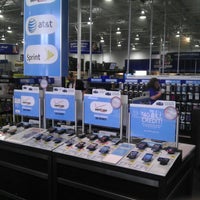 Photo taken at Best Buy by Jnacirfa D. on 9/30/2012