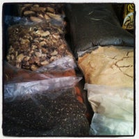 รูปภาพถ่ายที่ Cerealista Helena โดย Rosangela A. เมื่อ 10/21/2012