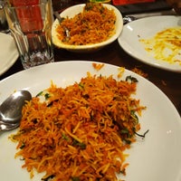 Das Foto wurde bei India Gate Indian Restaurant von Burcu Ş. am 5/31/2019 aufgenommen