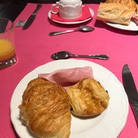 Foto diambil di Hôtel Elysées Union oleh Karlien W. pada 1/21/2018
