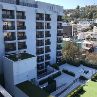 Foto diambil di The London West Hollywood at Beverly Hills oleh Lina pada 5/17/2023