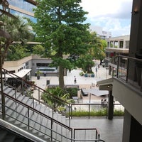 รูปภาพถ่ายที่ CocoWalk Shopping Center โดย Lina เมื่อ 5/13/2021