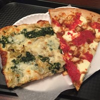 2/13/2016 tarihinde Brian H.ziyaretçi tarafından Previti Pizza'de çekilen fotoğraf