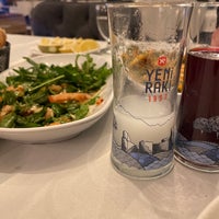 Das Foto wurde bei Cemil Baba Balık Restaurant von Mustafa am 1/1/2023 aufgenommen