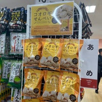 Photo taken at Daiso by Daisuke N. on 12/22/2021