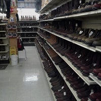 รูปภาพถ่ายที่ Shop-O-Rama โดย Rin L. เมื่อ 11/23/2012
