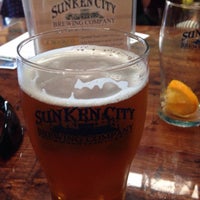 Foto tirada no(a) Sunken City Brewing Company and Tap Room por Barry L. em 7/18/2015