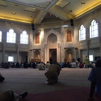 Photo taken at Al-Farooq Mosque by Yasin K. on 8/11/2017