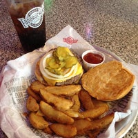Photo taken at Fuddruckers by Lindsey R. on 11/17/2015