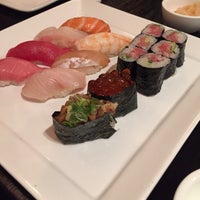 Foto diambil di Sushi of Gari 46 oleh Melanie F. pada 12/23/2017