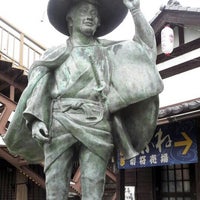 潮来の伊太郎像 Escultura Ao Ar Livre Em 潮来市 潮来の伊太郎像 Escultura Ao Ar Livre Em 潮来市