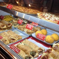 Foto diambil di La Bella Mariella Pizza II oleh Greg I. pada 8/31/2014