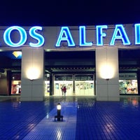 รูปภาพถ่ายที่ Centro Comercial Los Alfares โดย Alberto L. เมื่อ 10/10/2012
