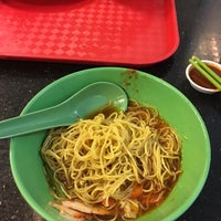 Photo taken at Kok Kee Wonton Noodle 國記雲吞麵 by Colin Q. on 11/3/2015