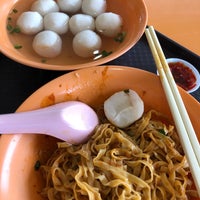 Photo taken at 新路 Fishball Noodle by Colin Q. on 4/6/2019