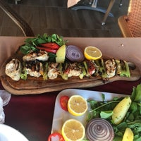 Das Foto wurde bei SET Beach &amp;amp; Restaurant von Sefa C. am 5/19/2017 aufgenommen