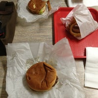 1/26/2013에 Joshua A.님이 Day&amp;#39;s Hamburgers에서 찍은 사진