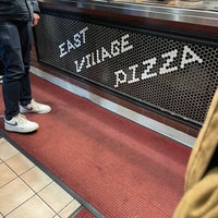 รูปภาพถ่ายที่ East Village Pizza โดย Mel เมื่อ 12/26/2023