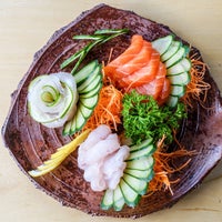 Снимок сделан в Asato Sushi &amp;amp; Asian food пользователем Roy A. 11/10/2015