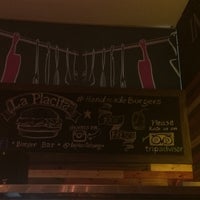 12/29/2014 tarihinde Gustavo E.ziyaretçi tarafından La Placita Burger Bar'de çekilen fotoğraf