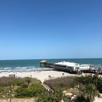 Das Foto wurde bei La Quinta Inn &amp;amp; Suites Cocoa Beach Oceanfront von Jason K. am 4/30/2018 aufgenommen