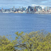 Photo taken at Hamilton Viewpoint Park by Cid S. on 4/9/2024