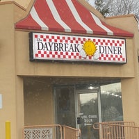 Foto tomada en Daybreak Diner  por Cid S. el 2/17/2024