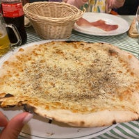 Foto tirada no(a) L&amp;#39;Isola della Pizza por Ira em 9/30/2022