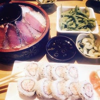 Foto diambil di Sushi Sam oleh Moira B. pada 7/8/2015