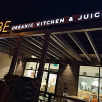 Photo taken at Vibe Organic Kitchen &amp; Juice by Kyle C. on 12/11/2021