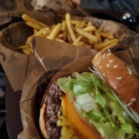 Foto scattata a Barrels Burgers &amp;amp; Beer da Ali S. il 11/6/2022