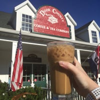 Foto tomada en Door County Coffee &amp;amp; Tea Co.  por Eileen C. el 6/21/2017