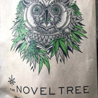 Foto scattata a The Novel Tree da Diana🌵 il 6/27/2017
